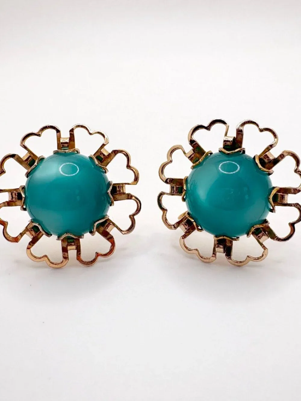 Vintage 1950s Turquoise Moonglow Lucite Earrings Gold Tone Floral Screw Back - Picture 2 of 4